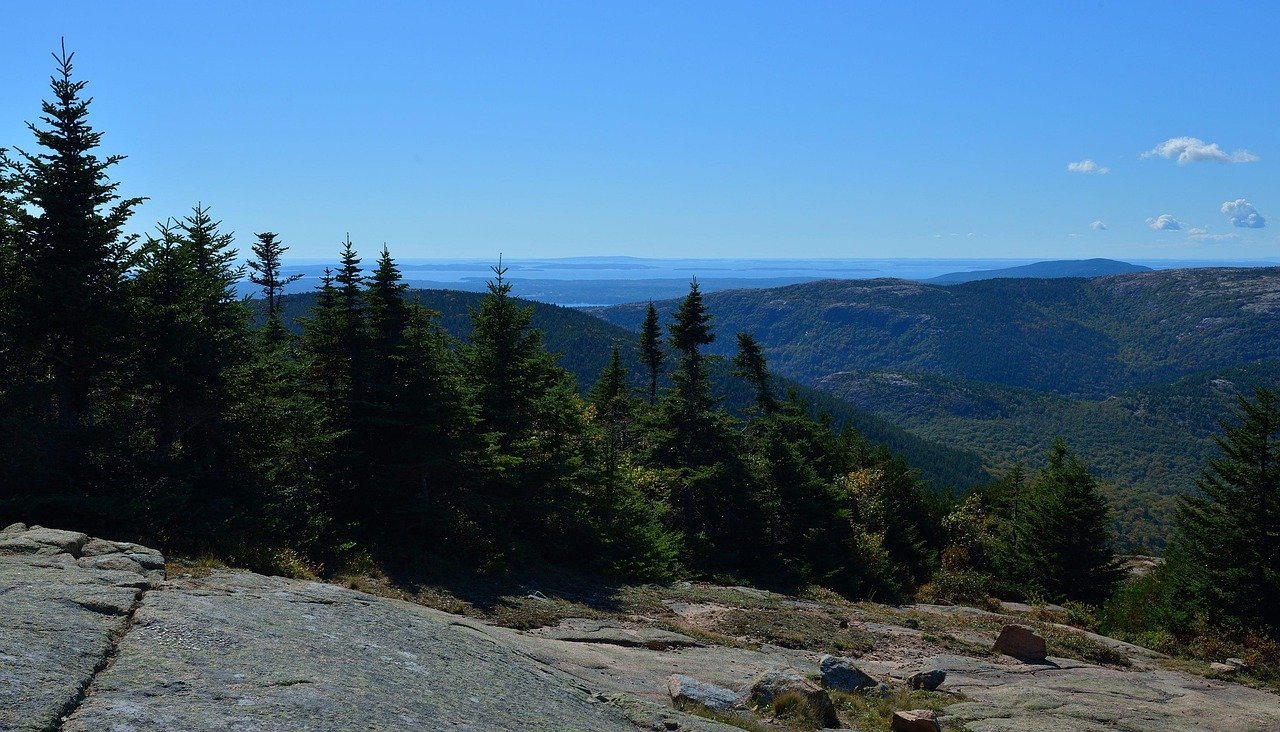 Maine: Where Community Meets Coastal Quiet (Image Credits: Pixabay)