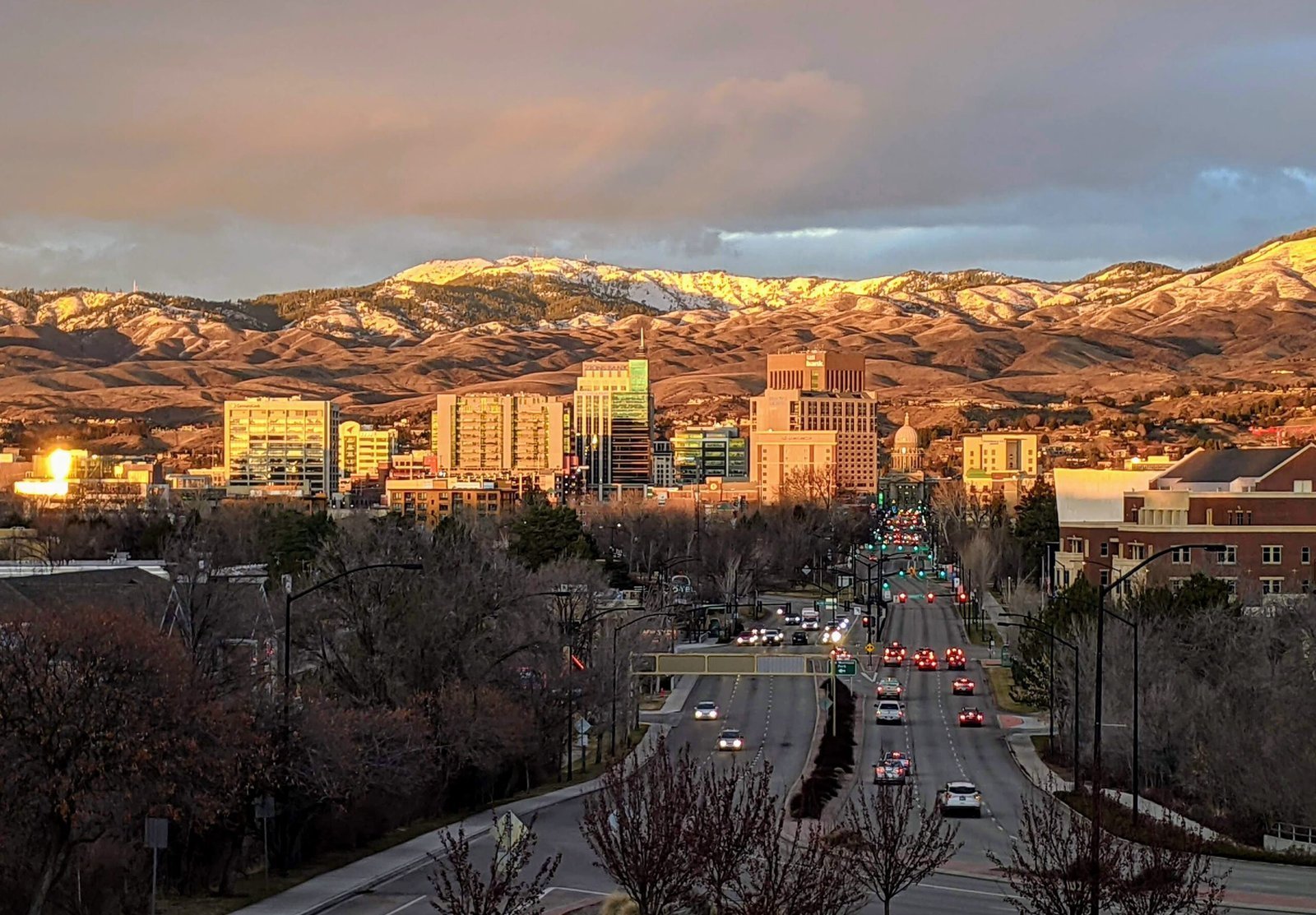 Boise, Idaho (Image Credits: By Jyoni Shuler, CC BY-SA 4.0, https://commons.wikimedia.org/w/index.php?curid=99636226)