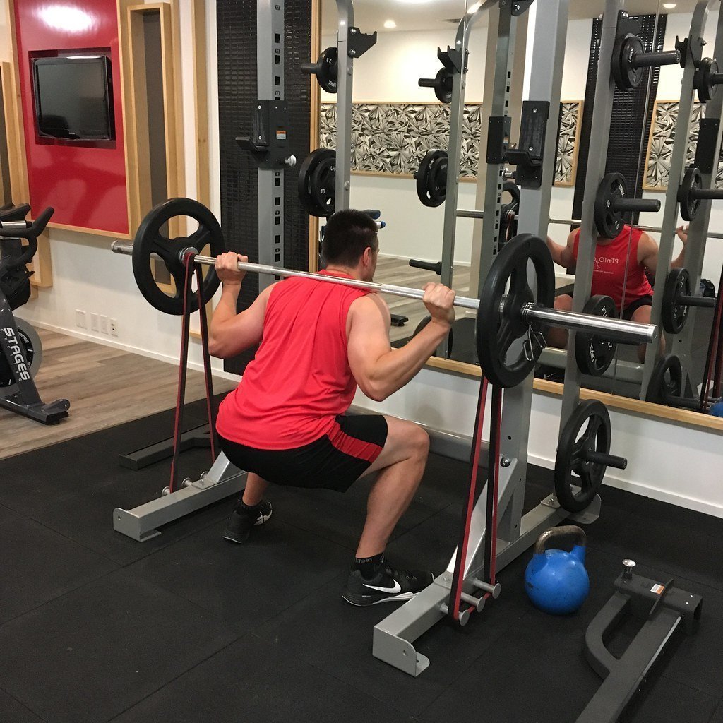 3. Smith Machine Squats (personaltrainertoronto, Flickr, CC BY 2.0)