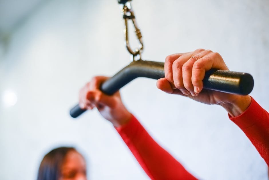 4. Behind-the-Neck Lat Pulldowns (Image Credits: Pexels)