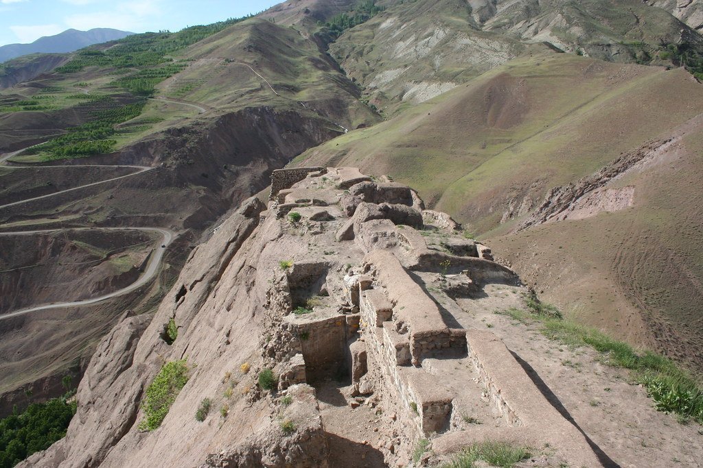 Lesson 3: Alamut Castle's Climb Delivers Eagle's Nest Payoffs (Image Credits: Flickr)