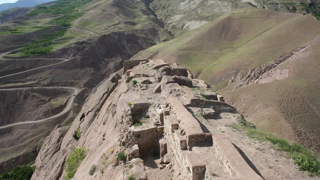 I Spent a Week in the Alamut Valley with $50 - 10 Lessons on Hospitality, Hitchhiking, and Living on the Edge in Northern Iran