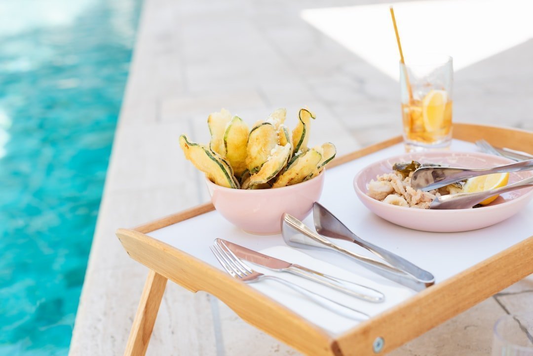 Mistake 5: Constant Snacking Between Official Meals (Image Credits: Unsplash)