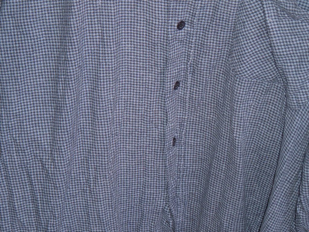 3. Wrinkled, Stained, or Worn-Out Clothes (Mr Thinktank, Flickr, CC BY 2.0)