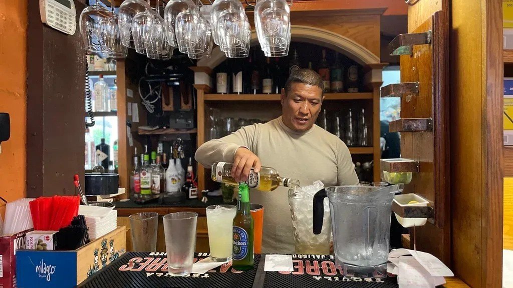 Your Bartender Notices These 9 Things Before You Even Order