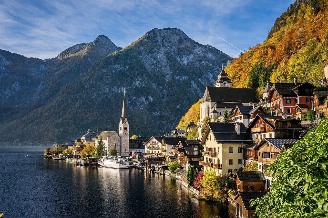 2. Hallstatt, Austria - The "Frozen" Village That Lost Its Peace (Image Credits: Pixabay)