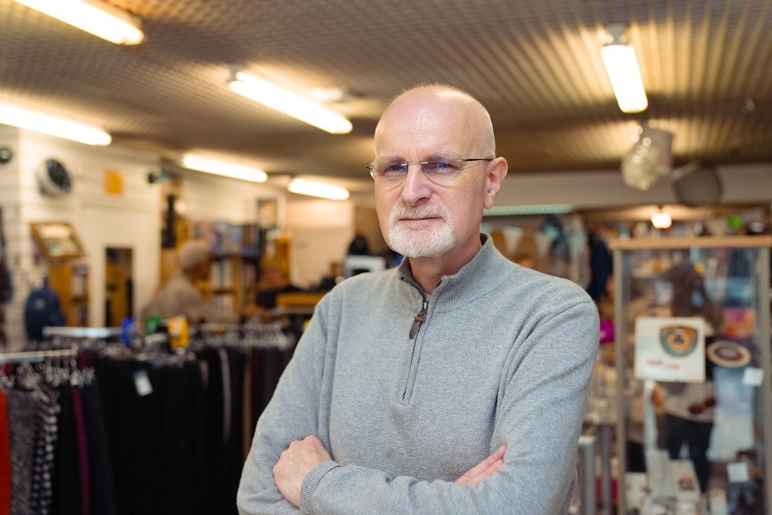 2. Hostile Body Language From the Start (Image Credits: Unsplash)