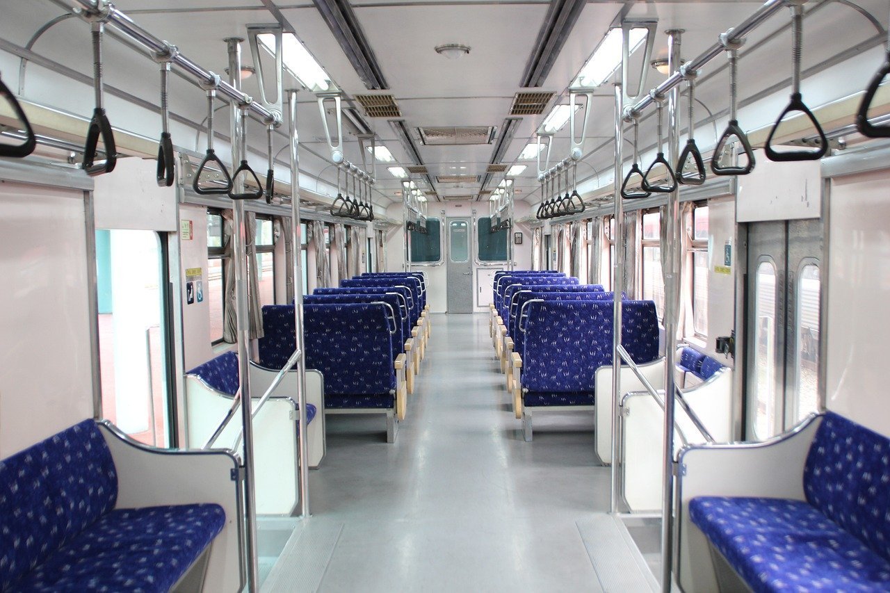 1. Talking at Full Volume in the Quiet Coach (And Not Knowing It Exists) (Image Credits: Pixabay)