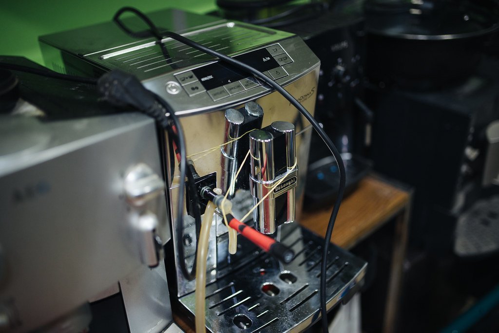 4. The Equipment Is Broken or Unreliable (nenadstojkovicart, Flickr, CC BY 2.0)