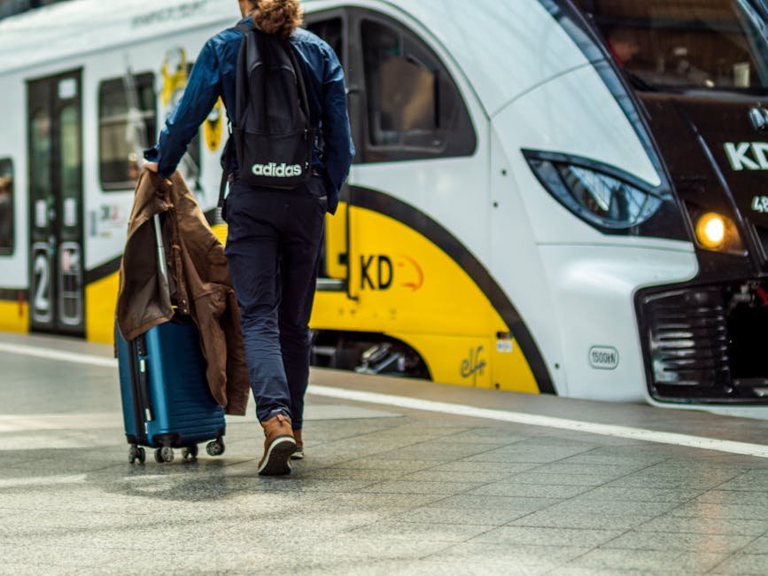 5. Blocking the Aisle with Oversized Luggage (Image Credits: Pexels)