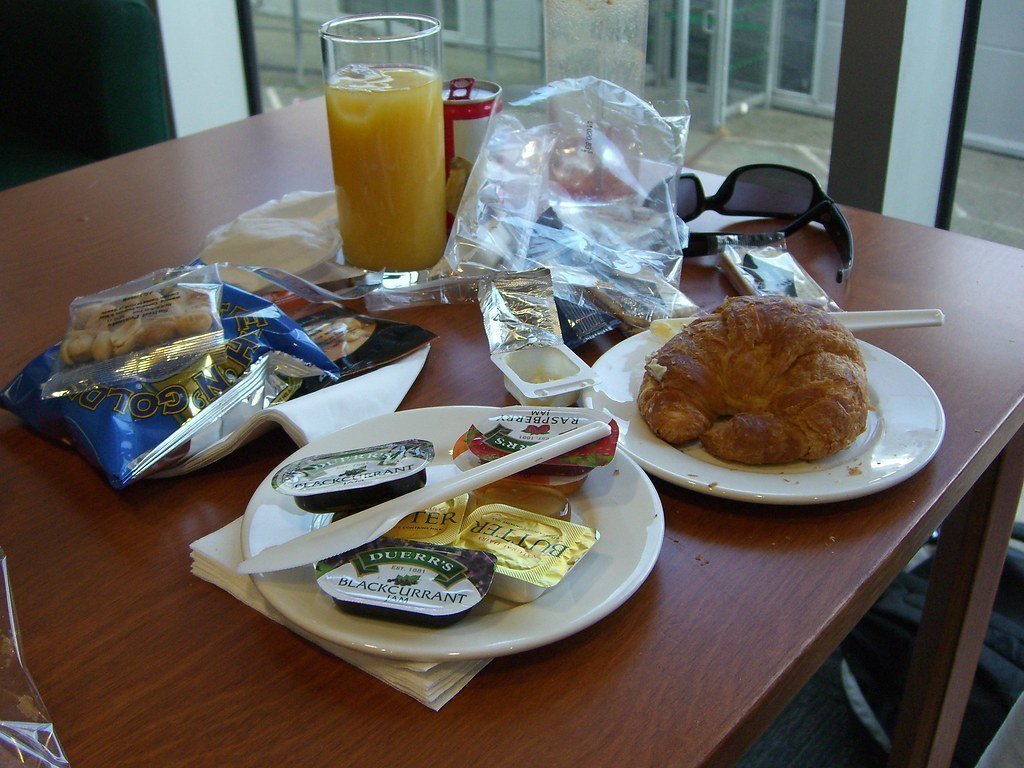 4. Packing Food in Containers to Take on the Plane (adamquirm, Flickr, CC BY 2.0)