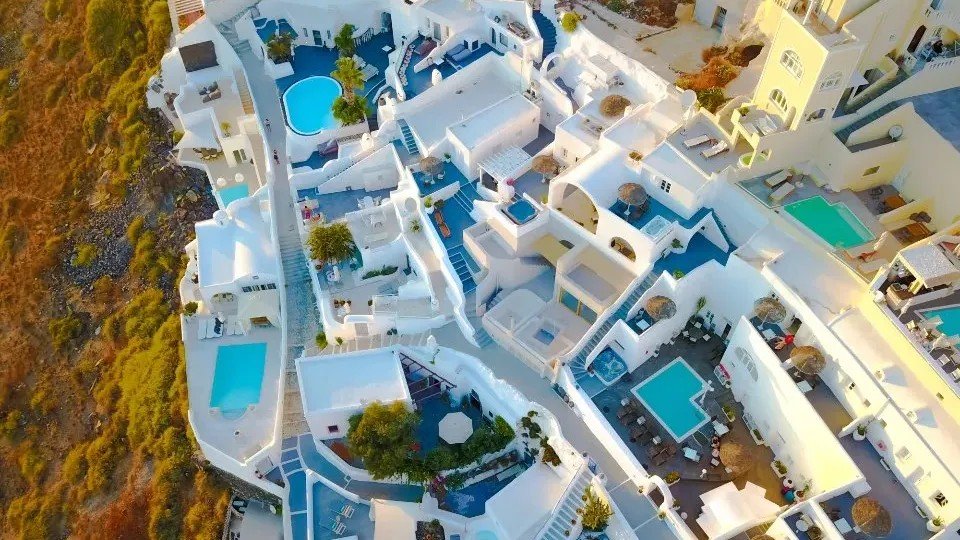 11 Mistakes US Expats Make in Greece That Locals Secretly Hate