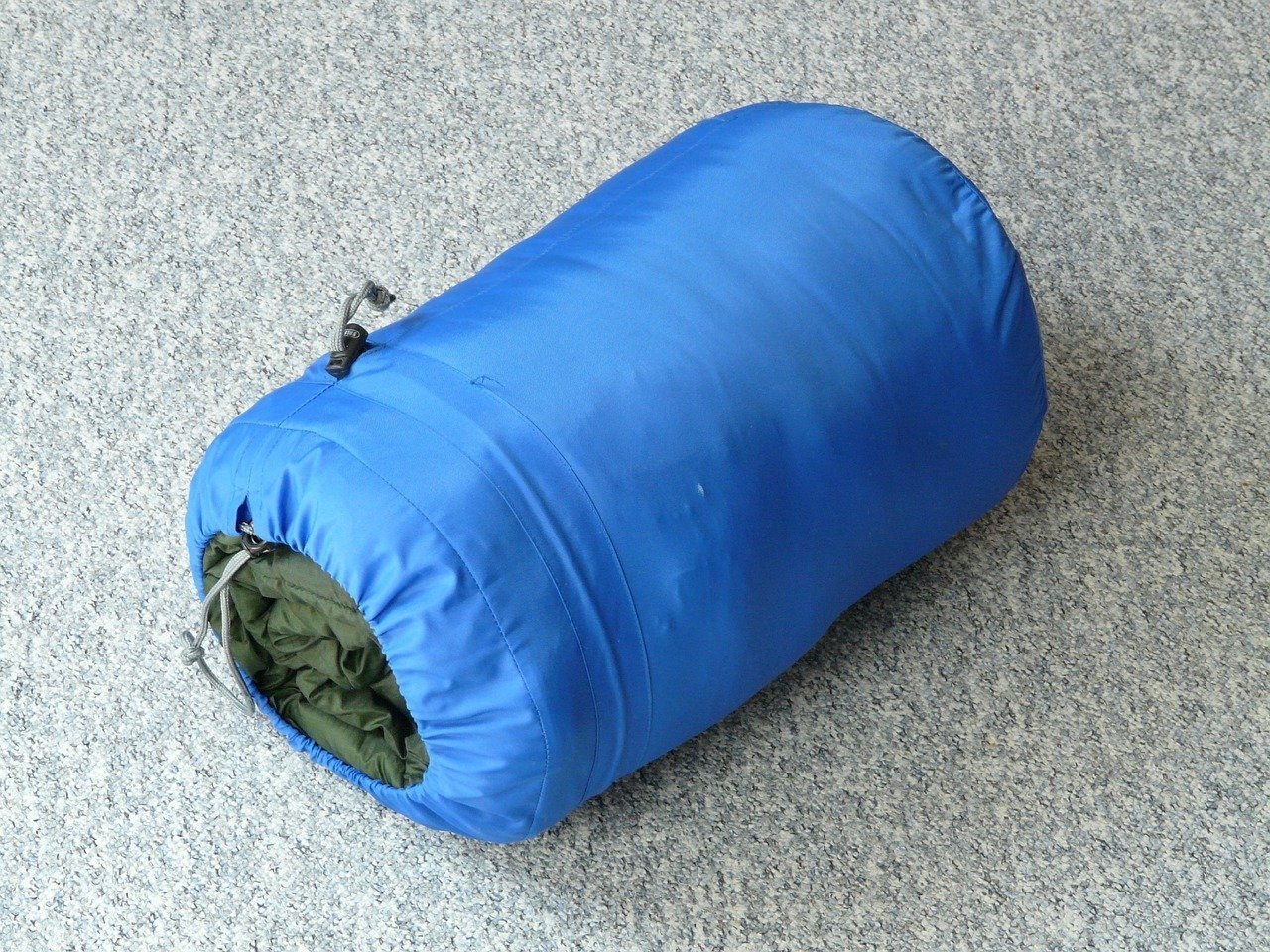 Dead Weight #3: Heavy Sleeping Bag Instead of a Quilt (Image Credits: Pixabay)