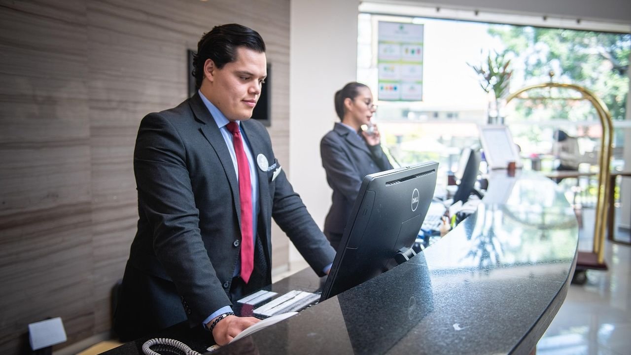 A Concierge Shares: 11 Phrases That Make You a Favorite (and Could Get You an Upgrade)