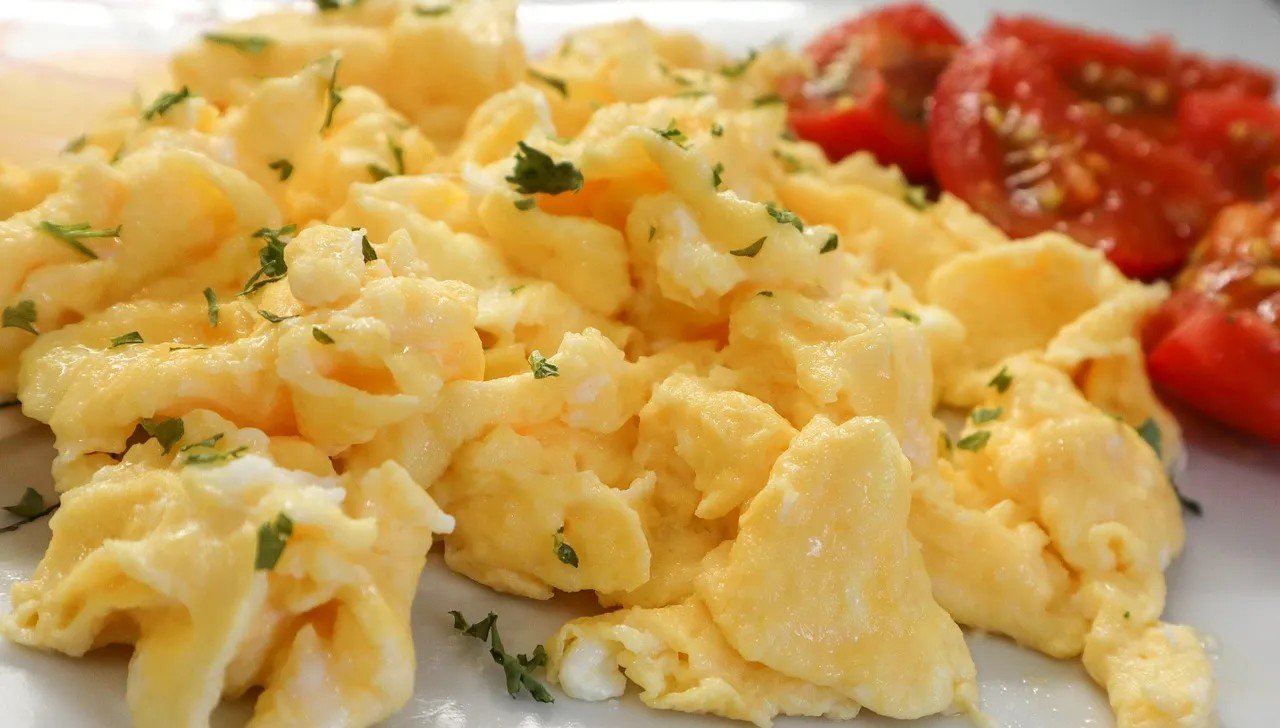 5. Soft-Scrambled or Undercooked Eggs (Image Credits: Pixabay)