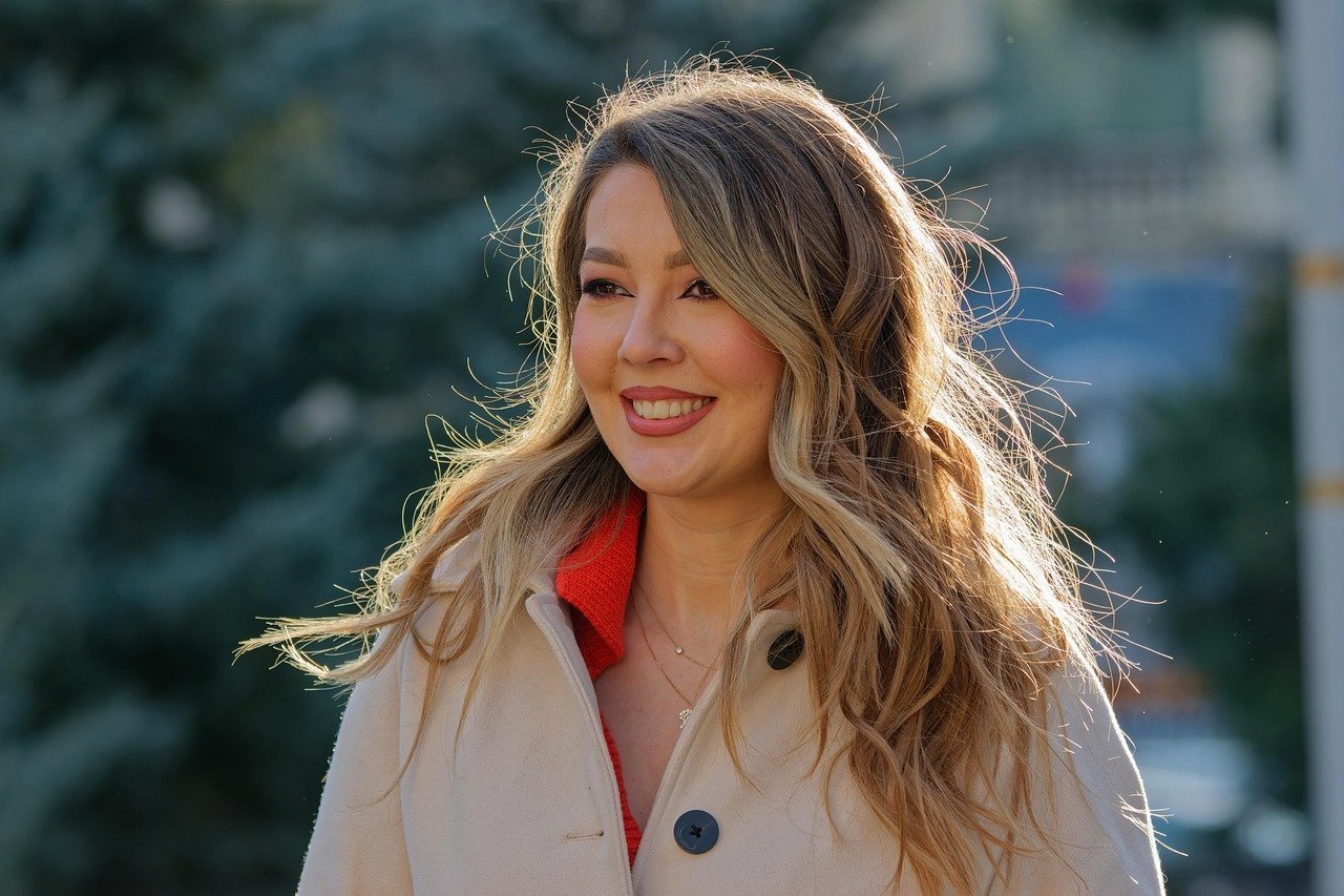 9. Smiling at Every Stranger (Image Credits: Pixabay)