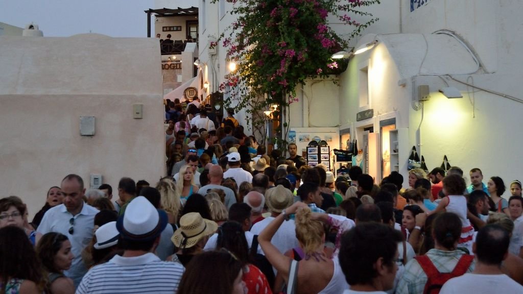 Know Before You Land: 10 Famous European Cities That Have Become Unbearable Tourist Traps