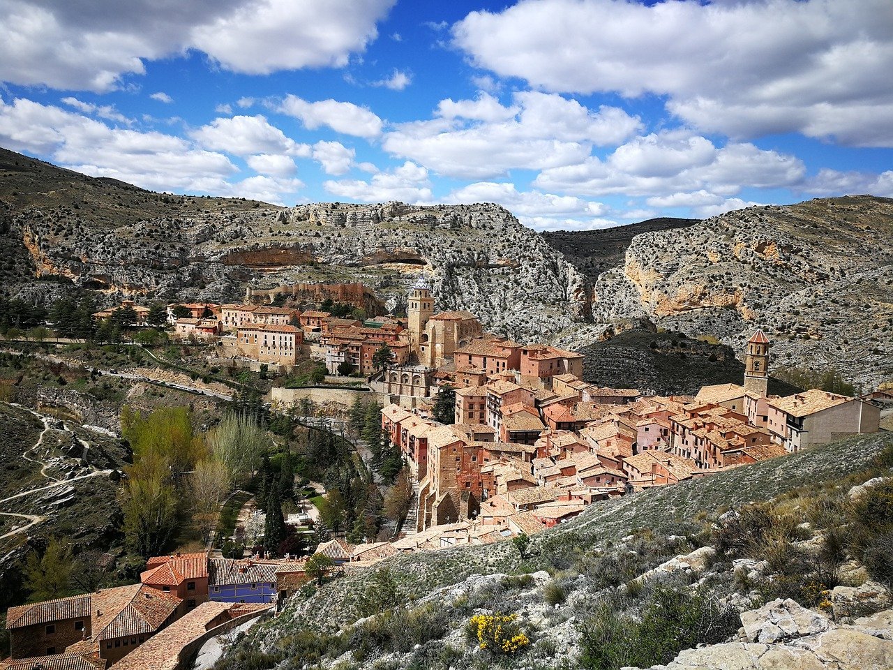4. Albarracín, Spain - Pink-Hued Walls and Medieval Time Warp (Image Credits: Pixabay)
