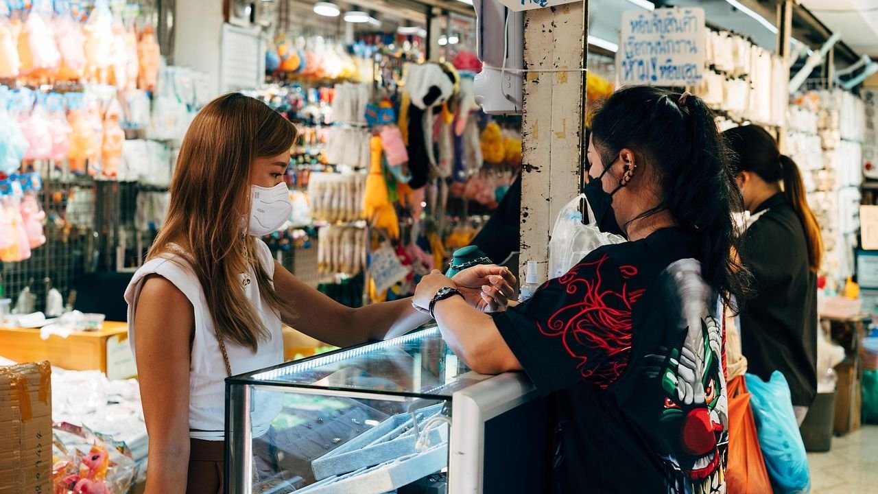 8 Things You Do in Local Markets That Make Vendors Want to Charge You the "Tourist Tax"