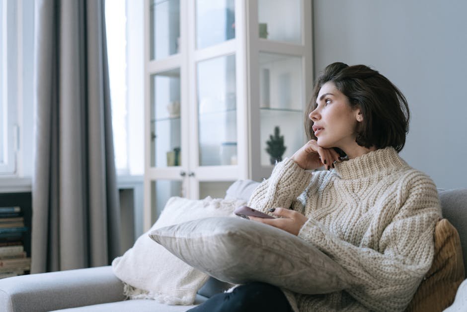 6. The Loneliness Hits Like a Wall (Image Credits: Pexels)