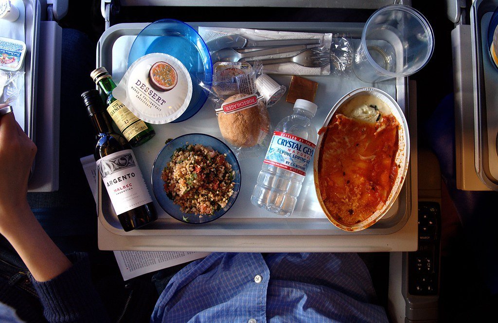 9. Stay Hydrated and Respect Basic Cabin Hygiene (koadmunkee, Flickr, CC BY 2.0)