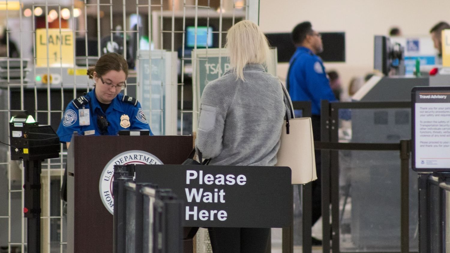 Terminal Etiquette: 10 Airport Habits That Brand You as a Total Amateur