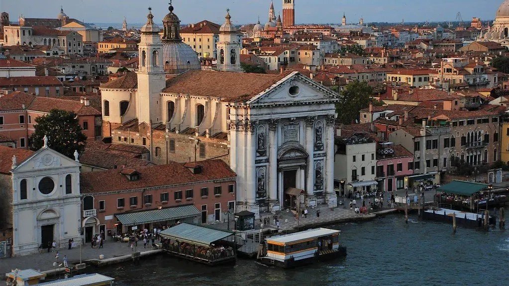 How Recent Local Legislation is Changing the Tourism Landscape in Venice