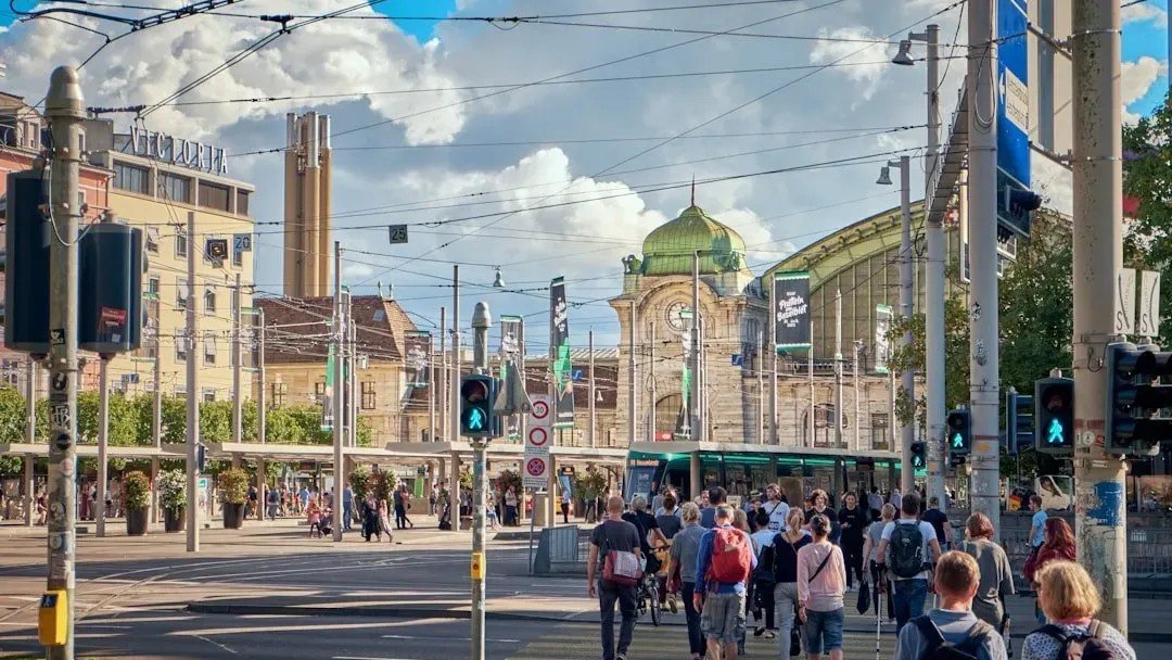 10 Essential Security Tips for Solo Travelers Navigating Major Global Transit Hubs